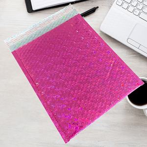 Sobre de Burbujas Ecológico Personalizado, Impermeable, 9x7, Holográfico Rosa, para Envío - Product Image 1