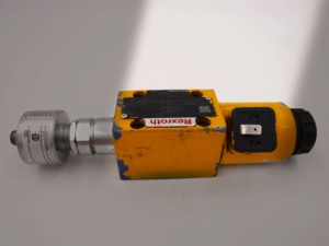 R900910470 4WE6C6X/EG24N9K4QMAG24 Solénoïde d'origine NG6 C Spool 24V Directionnel Hydraulique - Product Image 1