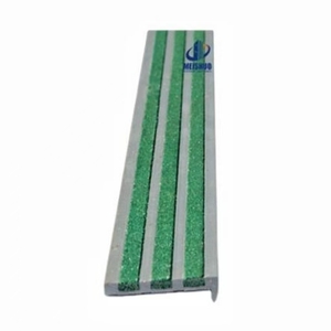 Protections d'escalier antidérapantes jaunes, marches d'escalier modernes en aluminium, bordures blanches avec bandes de <span class=keywords><strong>carborundum</strong></span> pour la sécurité des escaliers d'hôtel - Product Image 6