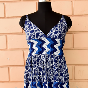 Vestido con Cuello en V, Estilo Bohemio-Elegante y Cómodo, Tie-Dye Índigo, 100% Algodón, Cintura Natural, Largo Completo para Verano - Product Image 1