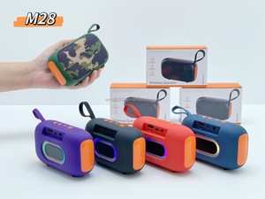 Enceinte sans fil M28 TWS portable d'extérieur avec lumière RGB, support <span class=keywords><strong>de</strong></span> lanière, radio FM, carte TF, BT5.4 pour camping, voyage, fête, cadeau - Product Image 5