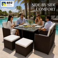 Ensemble de salle à manger d'extérieur 9 pièces en rotin PE, table carrée en verre, 4 fauteuils, 4 poufs cubes, pour patio et jardin