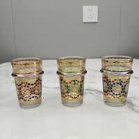 Lot de 12 verres à café ou à thé marocains arabes de luxe, taille mini 130 ml, avec impression de motifs colorés, dans un coffret cadeau