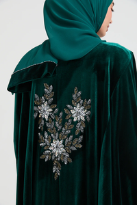 Robe musulmane Ramadan sur mesure Leduo, en velours haut de gamme avec broderies à la main en cristal, style cape abaya pour femmes - Product Image 3