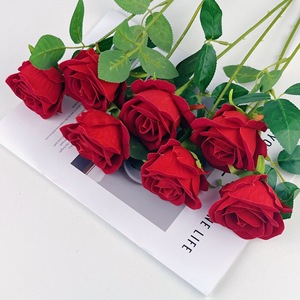 Rosa Rossa Singola a Stelo Lungo in Velluto, <span class=keywords><strong>Fiori</strong></span> Artificiali in Seta per Decorazioni Matrimoniali - Product Image 2