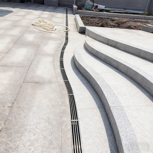 Coperchi per Pozzetti Lineari in Acciaio Inox Personalizzati a Forma Speciale per Drenaggio di Parchi e Aree Residenziali - Product Image 2