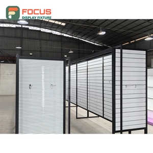 Présentoir sur pied multi-niveaux pour perruques et postiches – Unité de présentation pour magasin de perruques - Product Image 5