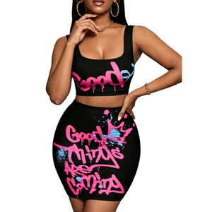 Ensemble streetwear pour femmes, haut court et jupe imprimés noir et rose, tenue deux pièces, mode printemps-été - Product Image 1