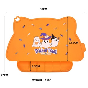 แผ่นรองจานซิลิโคนพับได้สำหรับวันฮาโลวีน แผ่นรองกันลื่นและกันความร้อน พร้อมที่เก็บเศษอาหาร ชุดอาหารเด็ก ขายส่ง - Product Image 2
