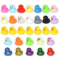 Canard en caoutchouc vinyle personnalisé avec logo, jouet de bain flottant qui couine, canard avec le doigt d'honneur, cadeau promotionnel de Noël pour enfants, vente en gros d'usine