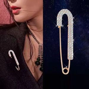 Bijoux fantaisie bijoux luxe strass broches personnalisées <span class=keywords><strong>grande</strong></span> <span class=keywords><strong>épingle</strong></span> de sûreté pour les femmes premium - Product Image 6