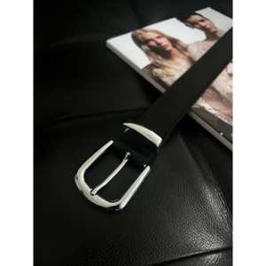 Cinturón de PU negro con hebilla plateada estilo casual para mujeres y hombres - Product Image 1