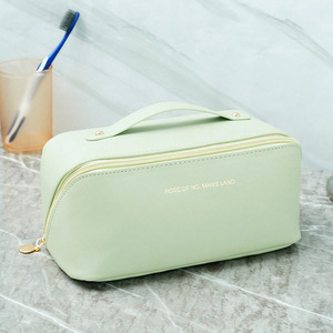 2025, venta al por mayor, bolsa de cosméticos de cuero PU a la moda, logotipo personalizado, almohada cuadrada de viaje impermeable, cremallera, maquillaje geométrico para damas de honor - Product Image 4