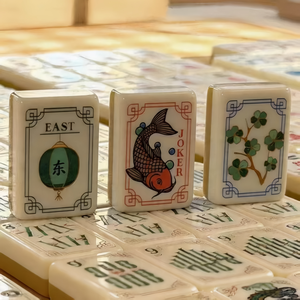 En stock: 1 set mínimo de Mahjong de viaje personalizado con diseño de Grulla Amarilla de <span class=keywords><strong>C</strong></span>úrcuma, 160 fichas de Mahjong de lujo grabadas en acrílico, estilo Americano Sunday. - Product Image 3