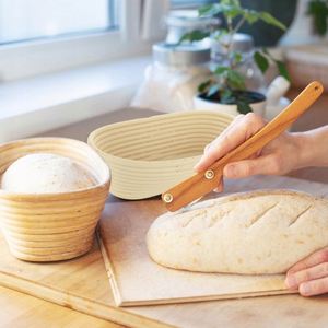 Ensemble de bacs de cuisson artisanaux en fonte, avec panier à levain ovale en rotin - Product Image 3