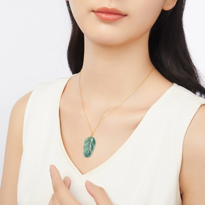 จี้หยกสีฟ้าธรรมชาติรูปใบไม้ ประดับทอง 18K พร้อมจี้หยกเกรดไอซ์ ลายดอกไม้ สร้อยคอจี้หยกสำหรับผู้หญิง - Product Image 2