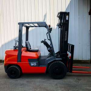 Chariot élévateur GPL Toyota d'occasion en bon état, 3 tonnes, 4,5 mètres - Product Image 2