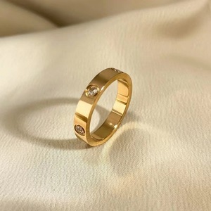 Anillo de Acero de Titanio de Lujo Ligero y de Alta Gama, Sin Color, Diseño de Seis Diamantes para Mujer, Estilo Frío y Moderno para Parejas - Product Image 4