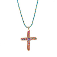 Vente chaude Style Vintage Charme Religieux Croix Pendentif Collier Chaîne À Maillons Polyvalent avec Perle De Zircone Colorée En Gros