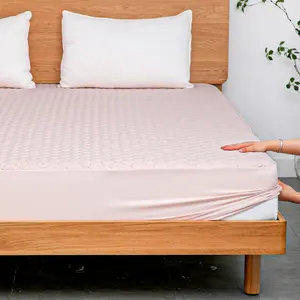 Mikrofiber su geçirmez donatılmış yatak koruyucu, kabartmalı pürüzsüz çarşaf kapak-yumuşak ve nefes yatak koruyucuları