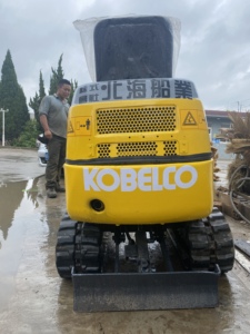 Miniexcavadora Usada Kobelco SK10SR Japonesa con Giro Cero, Motor Yanmar, Orugas de Goma Retráctiles, para Jardinería y Paisajismo - Product Image 4
