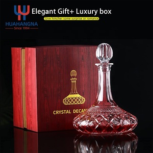 Elegante decantador de vino de cristal de 1400ML para bodas hecho a mano con logotipo personalizado y grabado sin plomo presentado en una caja de regalo - Product Image 5