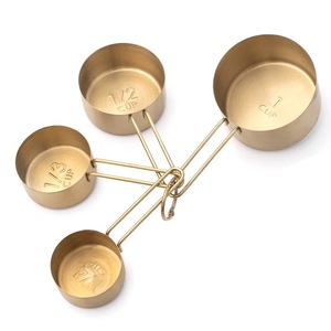 Juego <span class=keywords><strong>de</strong></span> <span class=keywords><strong>Tazas</strong></span> y Cucharas <span class=keywords><strong>Medidoras</strong></span> <span class=keywords><strong>de</strong></span> Acero Inoxidable Dorado, 8 Piezas, con Medidas Grabadas - Product Image 2