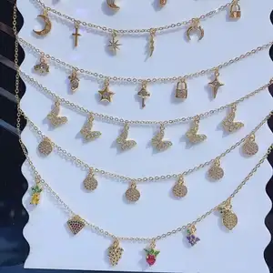 Perhiasan Wanita Baru Kupu-kupu/Huruf/Buah/Kunci Jimat Liontin Kalung Wanita Kuningan Bersinar CZ Jimat Kalung Choker