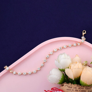 Bracelet tennis en or 14 carats de style européen et américain, avec micro-serti de moissanite simple et polyvalent de 4 mm, bijoux de luxe pour femmes - Product Image 5