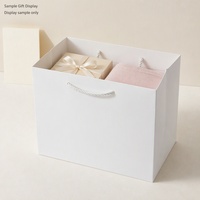 Sac en papier blanc B6 profond avec poignées en corde pour cadeaux de détail, emballage boutique, personnalisation de marque et commandes saisonnières