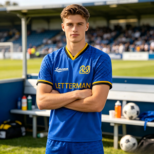 Uniforme de Fútbol Personalizado al por Mayor, Conjunto de Uniforme de Fútbol con Tela de Malla Brillante, Impresión por Sublimación Personalizada, Logotipo y Número, Partido Profesional - Product Image 1