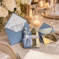 Invitations de mariage en acrylique miroir doré de style européen avec enveloppes bleu poussière et personnalisables haut de gamme