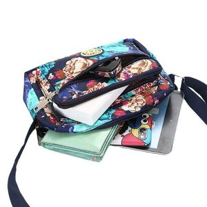 Sac de marché chic en tissu floral, sac bandoulière décontracté pour maman avec logo imprimé, cadeau idéal pour un usage quotidien, durable et tendance - Product Image 4