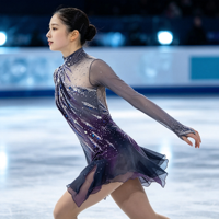 Robe de patinage artistique asymétrique à col en maille dégradé gris-violet, manches longues, dos ouvert, ornée de strass bleus et argentés, pour danse sur glace