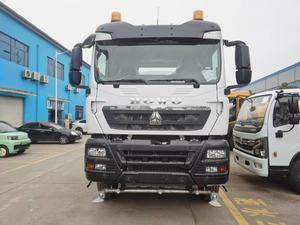 Camión Cisterna de Doble Eje Trasero Sinotruk HOWO con Cañón de Agua Electrónico, 6X4, Diésel, Transmisión Manual - Product Image 2