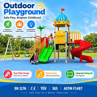 Équipement de terrain de jeu extérieur compact pour maternelle avec toboggan double voie, toboggan spiralé ouvert et deux balançoires pour l'école maternelle