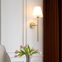 Applique murale LED sans fil à intensité variable RGB avec télécommande, corps en fer, fonctionnant sur piles, pour chambre à coucher