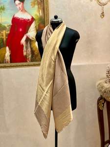 ผ้าคลุมไหล่แบบกลับด้านได้ รุ่น New Zari Moonlight ให้ความอบอุ่นสำหรับฤดูหนาว เหมาะสำหรับงานแต่งงานและเทศกาลในอินเดีย ปี 2025 รับผลิตแบบ OEM ขายส่ง ผลิตในอินเดีย - Product Image 5