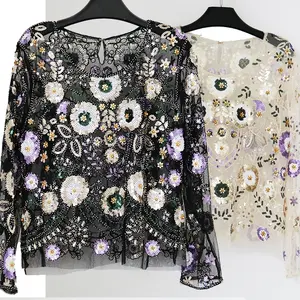 Camicia con fondo e paillettes con fiori pesanti ricamati con fiori dolci e paillettes girocollo a maniche lunghe con perline