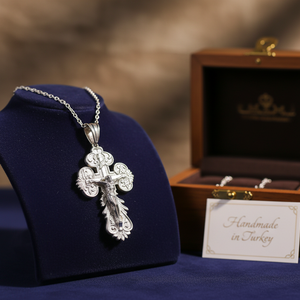 Collier à breloques croix de jésus en or massif 14 carats Bijoux fins à la mode pour femmes Cadeau fait à la main en Turquie - Product Image 3