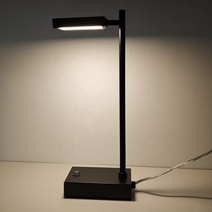 Chambre Hampton Inn Hilton <span class=keywords><strong>Kinetic</strong></span> Scheme Studio avec bureau LED rotatif en fer noir alimenté par courant alternatif, 1 lit king-size, 2 lits queen-size, et table de lecture - Product Image 2