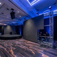 Pantalla LED de Alquiler para Interiores de Alta Definición RAYBO P2.6, Pantalla de Video LED Curva, Adecuada para Hoteles y Salas de Reuniones en Polonia