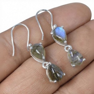 Boucles d'oreilles pendantes en argent 925 avec labradorite, forme goutte d'eau, sertissage griffe, style bohème, bijoux pour femme à porter au quotidien - Product Image 1