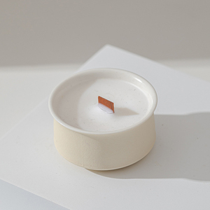 Vela Aromática de Porcelana Blanca Mate Hecha a Mano de Estilo Nórdico de Lujo, Personalizada para Hotel, Diwali y Día del Padre - Product Image 3