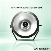 Projecteur à faisceau RGBWAL double source avec CCT 1800-8500K pour la location de scènes ou la production de studios de télévision.