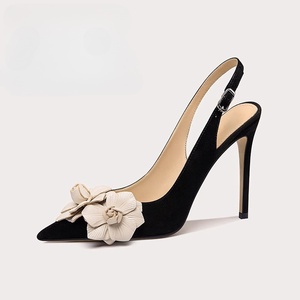 Sandali con Tacco Alto Eleganti e Sexy per Donne Francesi, Design Floreale, Taglia Grande, in Microfibra Nera - Product Image 1