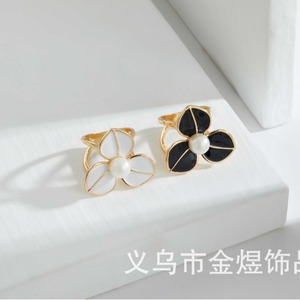 Hebilla de aleación con perlas y diseño floral, chapada en negro y blanco, para prendas de vestir, primavera 2024 - Product Image 3