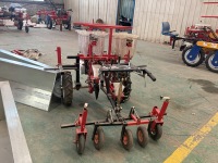 Machine à repiquer les légumes/semis motorisée à haute efficacité Lions pour choux/tomates, à haute productivité