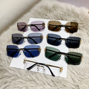 2024 nuovo arrivo occhiali da sole rettangolari congiunti alla moda in metallo dorato alla moda all'ingrosso <span class=keywords><strong>Y2K</strong></span> occhiali da sole senza montatura - Product Image 3