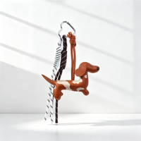 Pendentif chien Wiener emblématique à surpiqûres contrastées avec anneau cœur, cordon tressé robuste, lanière élégante pour décoration de sac à main